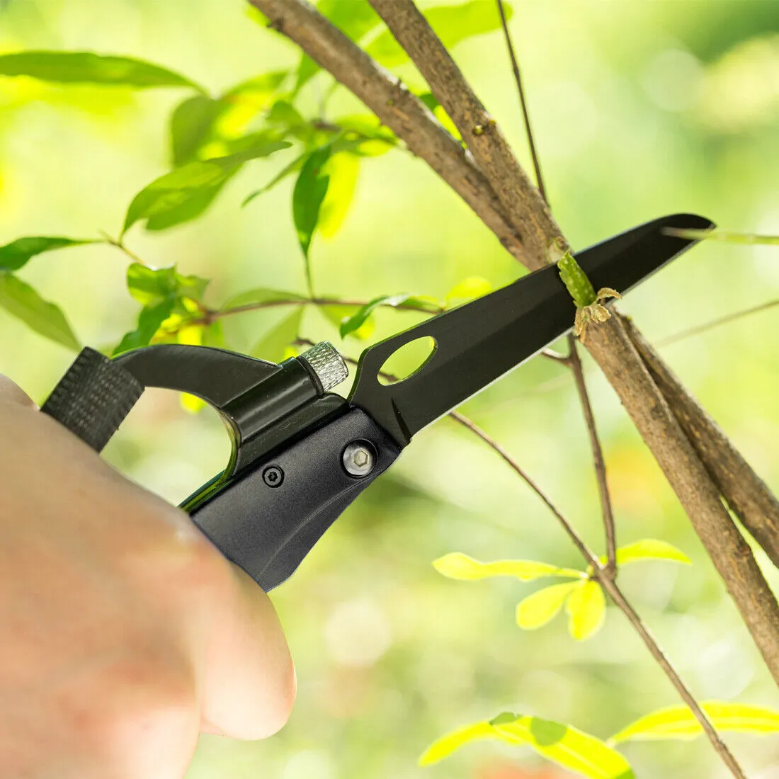7 in 1 Aluminum Pocket Multitool Carabiner Knife with LED Flashlight&Screwdriver