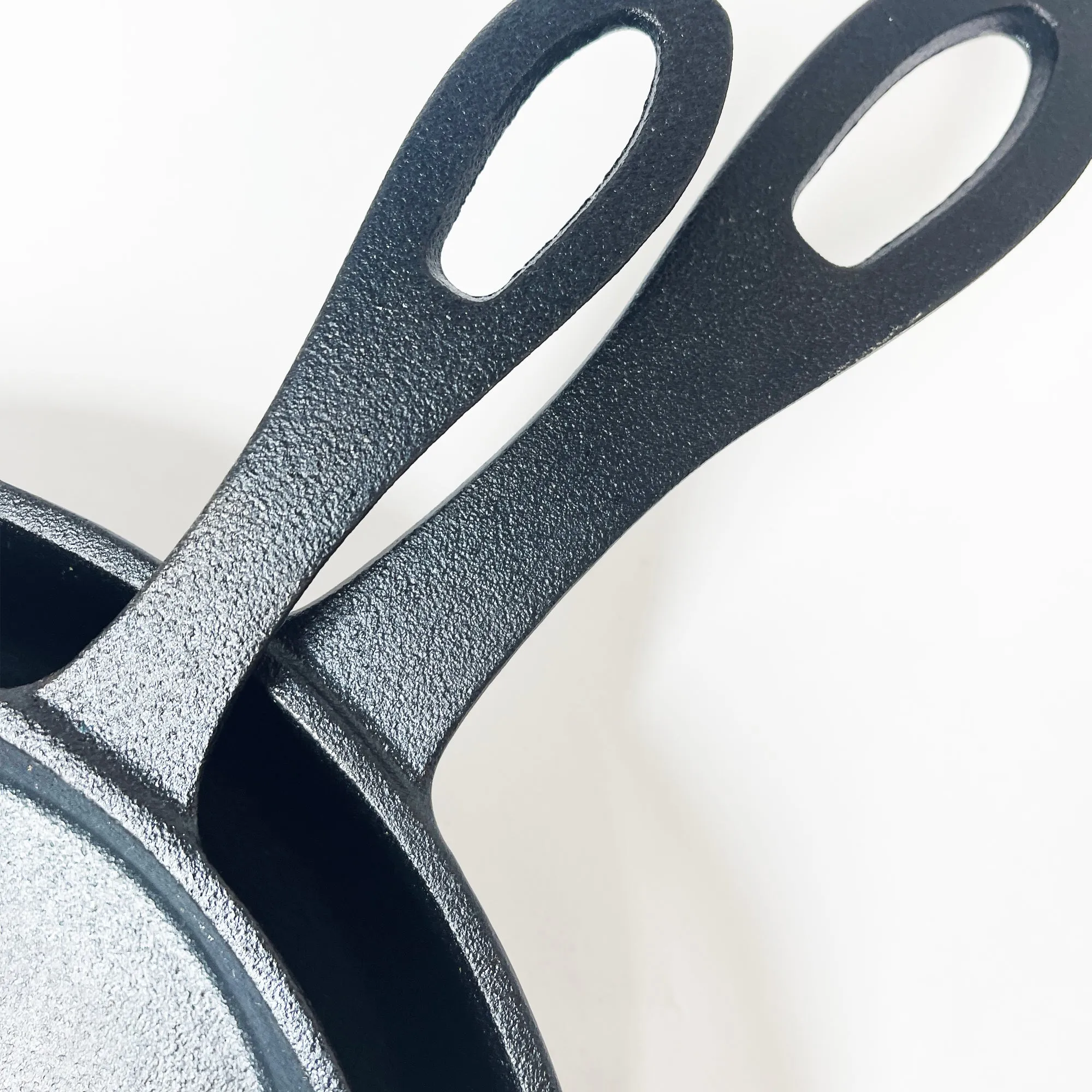 8-in and 10-in Cast Iron Skillet Set