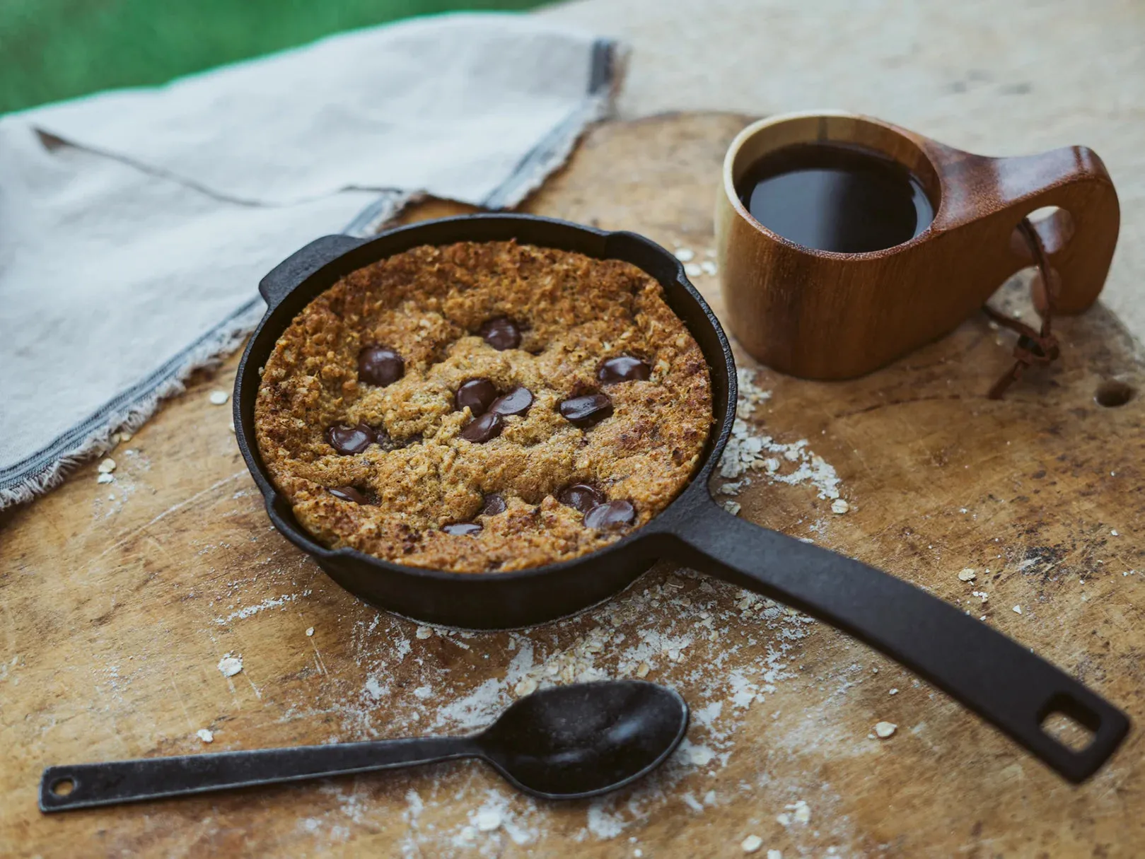 All-in-One Cast Iron Skillet – Timeless Durability for Every Kitchen & Campfire