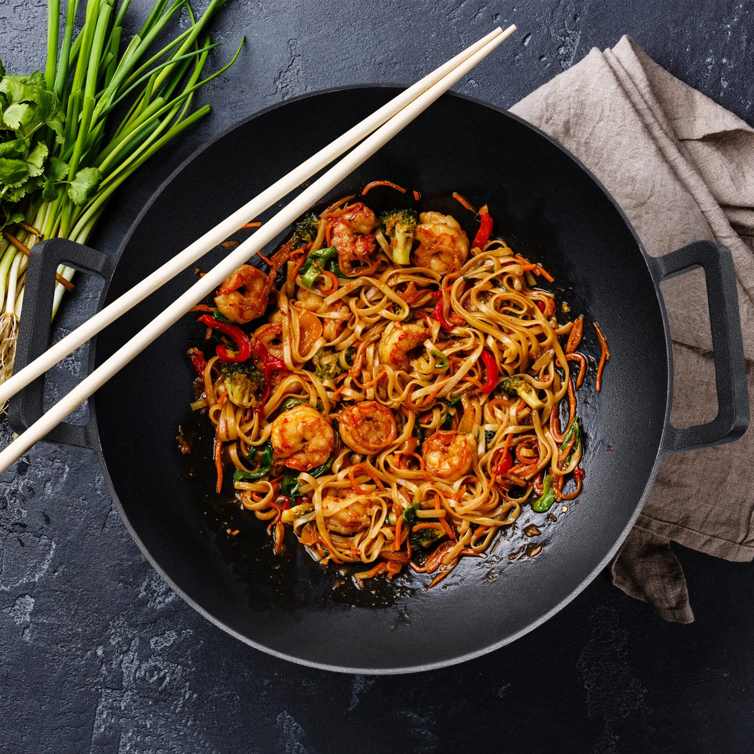 Cast Iron Wok with Handle - Seasoned 14 Inch Flat Bottom Wok for Deep Frying Pan with Flat Base for Stir-Fry, Grilling, Frying, Steaming - For Authentic Asian, Chinese Food U3