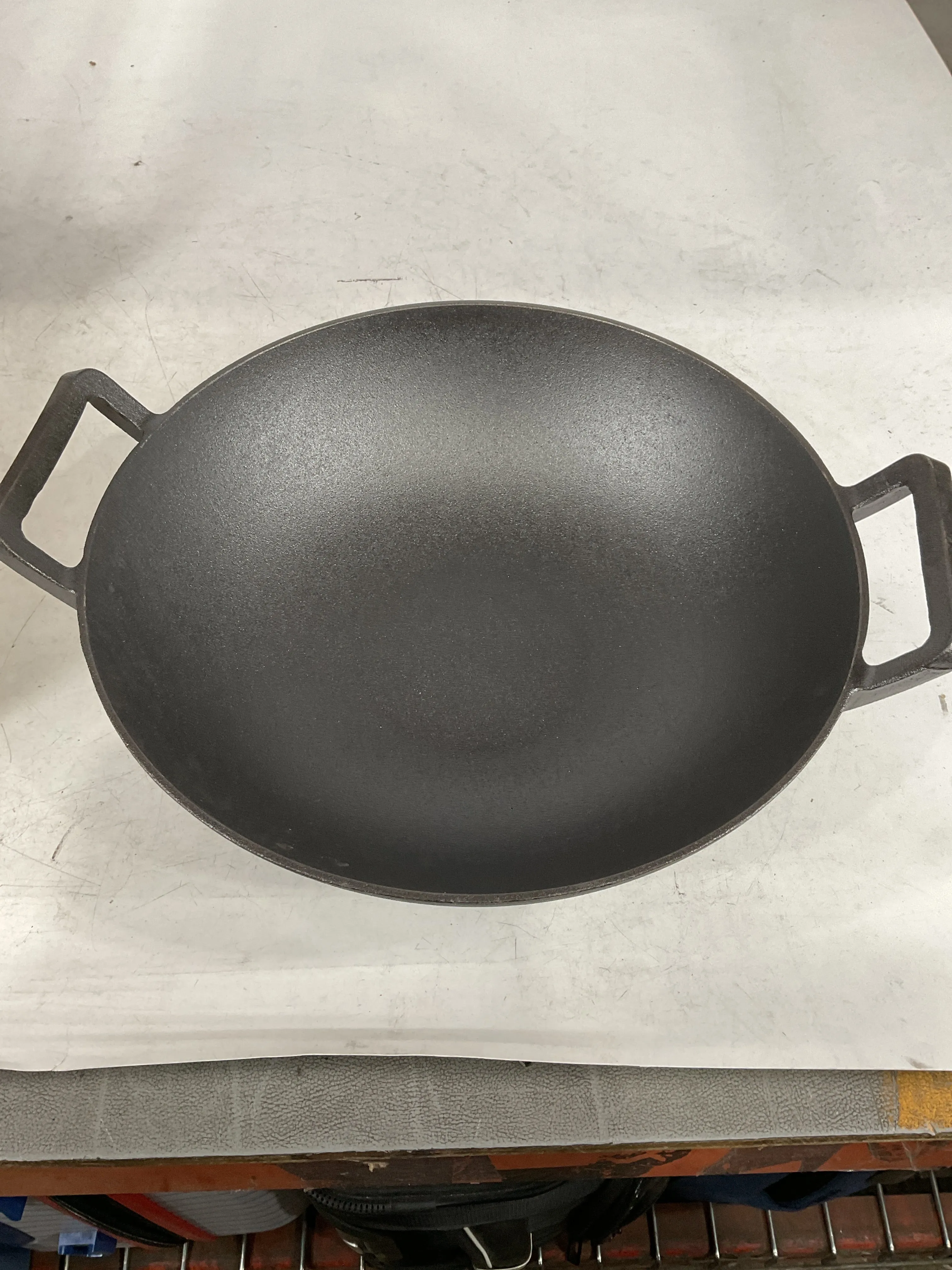Cast Iron Wok with Handle - Seasoned 14 Inch Flat Bottom Wok for Deep Frying Pan with Flat Base for Stir-Fry, Grilling, Frying, Steaming - For Authentic Asian, Chinese Food U3