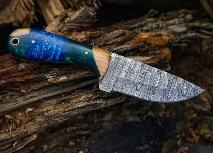Fixed Blade Damascus Steel Skinning Knife with Leather Sheath, 7'' Full Tang Hunting Skinning Knife,Honey Comb Handle,Camping Knife (Blue & Green Resin)