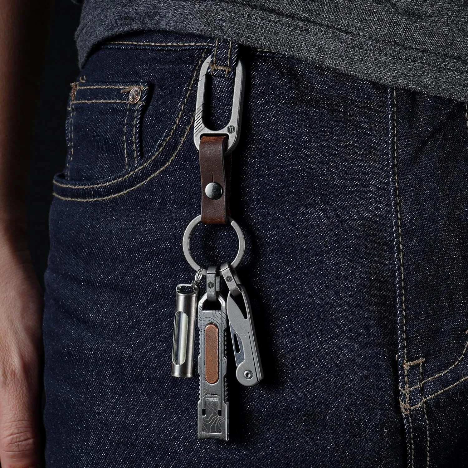 KeyUnity KM02 Titanium Belt Clip Carabiner Leather Keychain Holder with Removable Stainless Steel Key Ring