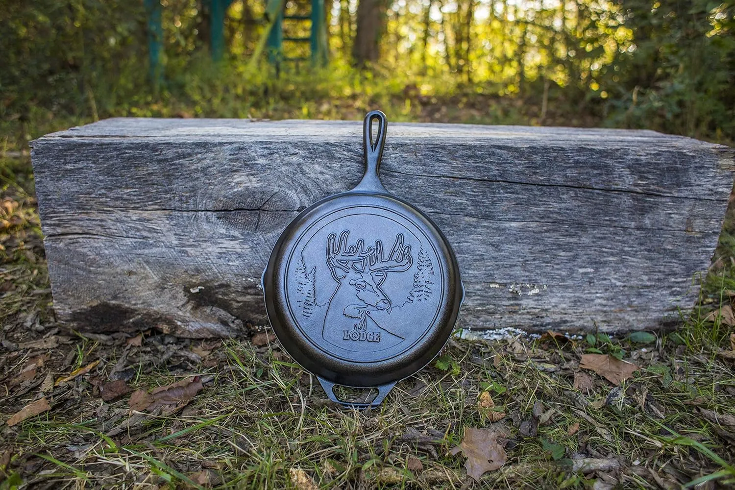 Lodge Wildlife Series - 10.25 Inch Seasoned Cast Iron Skillet with Deer Scene and Assist Handle, Black
