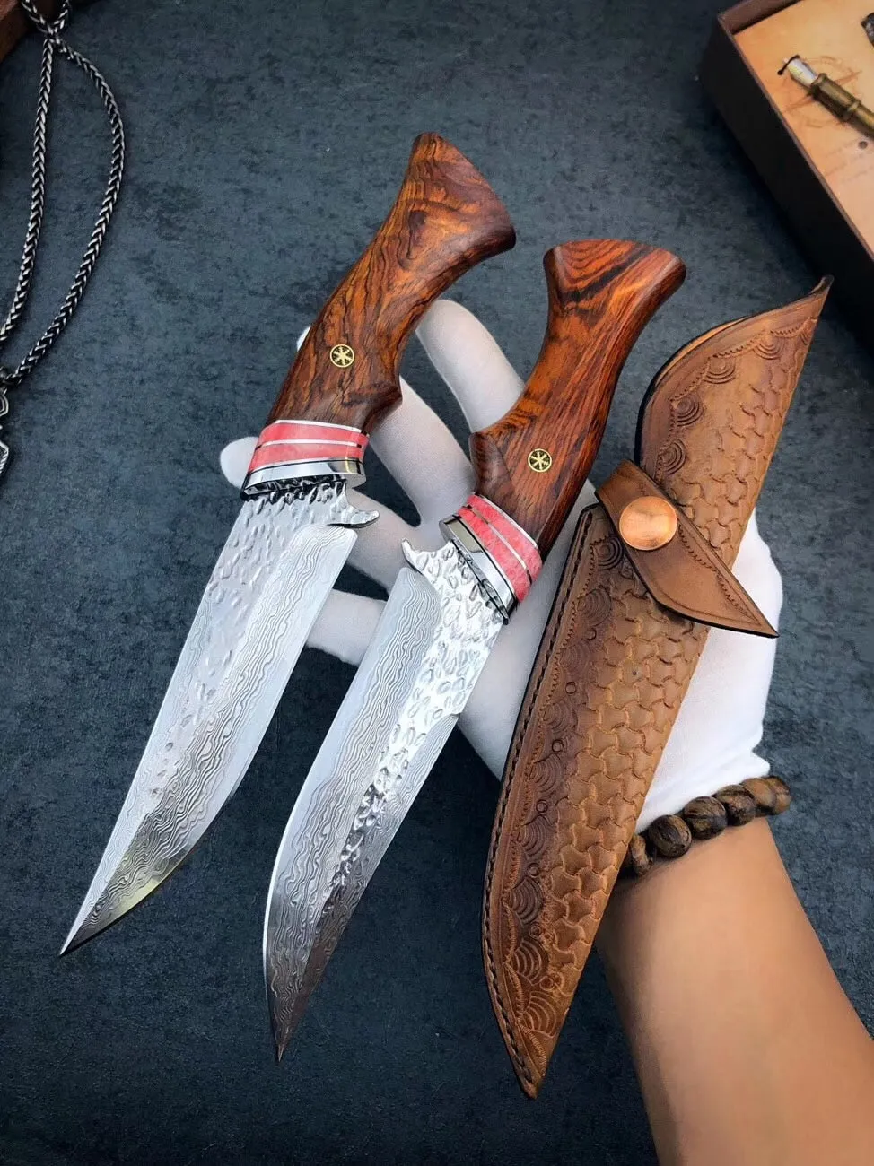 Redwood Handle Damascus Steel Outdoor Knife