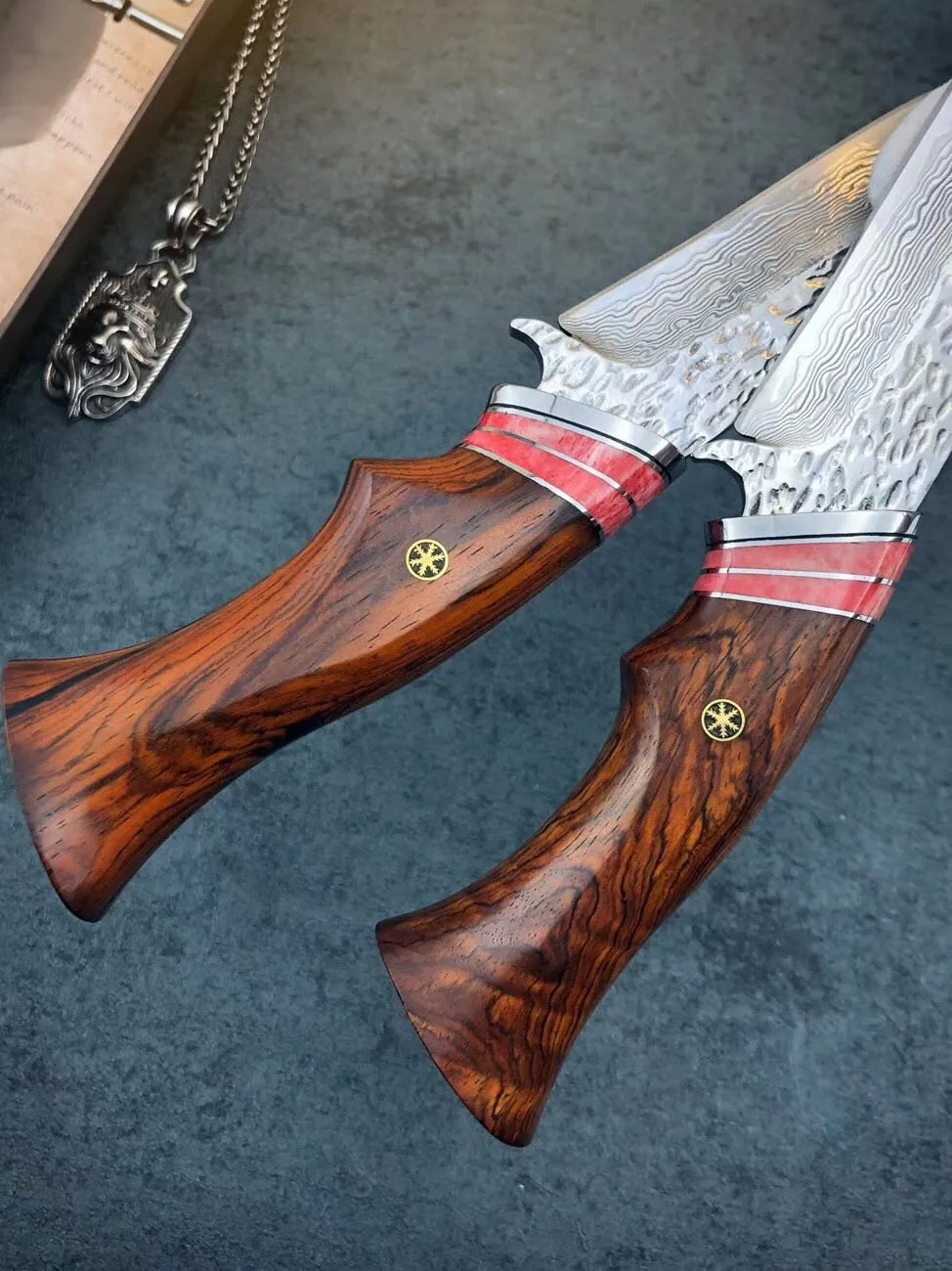 Redwood Handle Damascus Steel Outdoor Knife