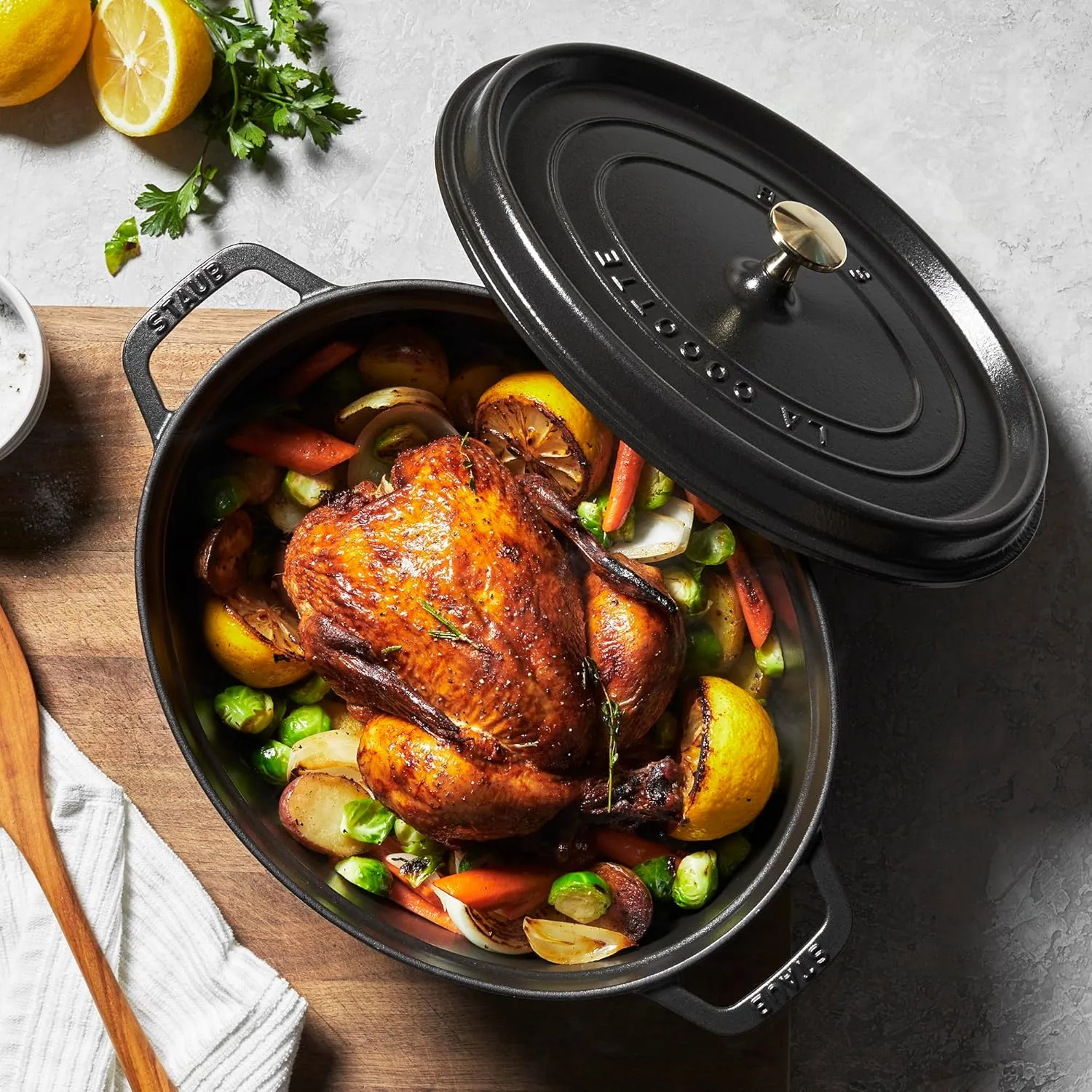 STAUB 40509-322-0 Cocotte Oval 33cm Black