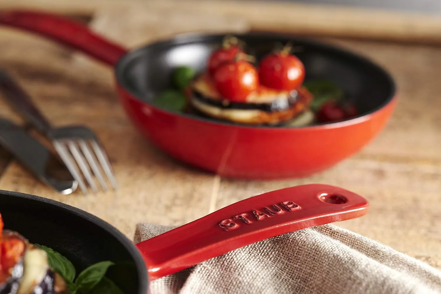 staub Skillet 40501-146 Skillet Cherry 6.3 inches (16 cm) Frying Pan, Enameled Casting, Iron, Induction Compatible, Japanese Authentic Product
