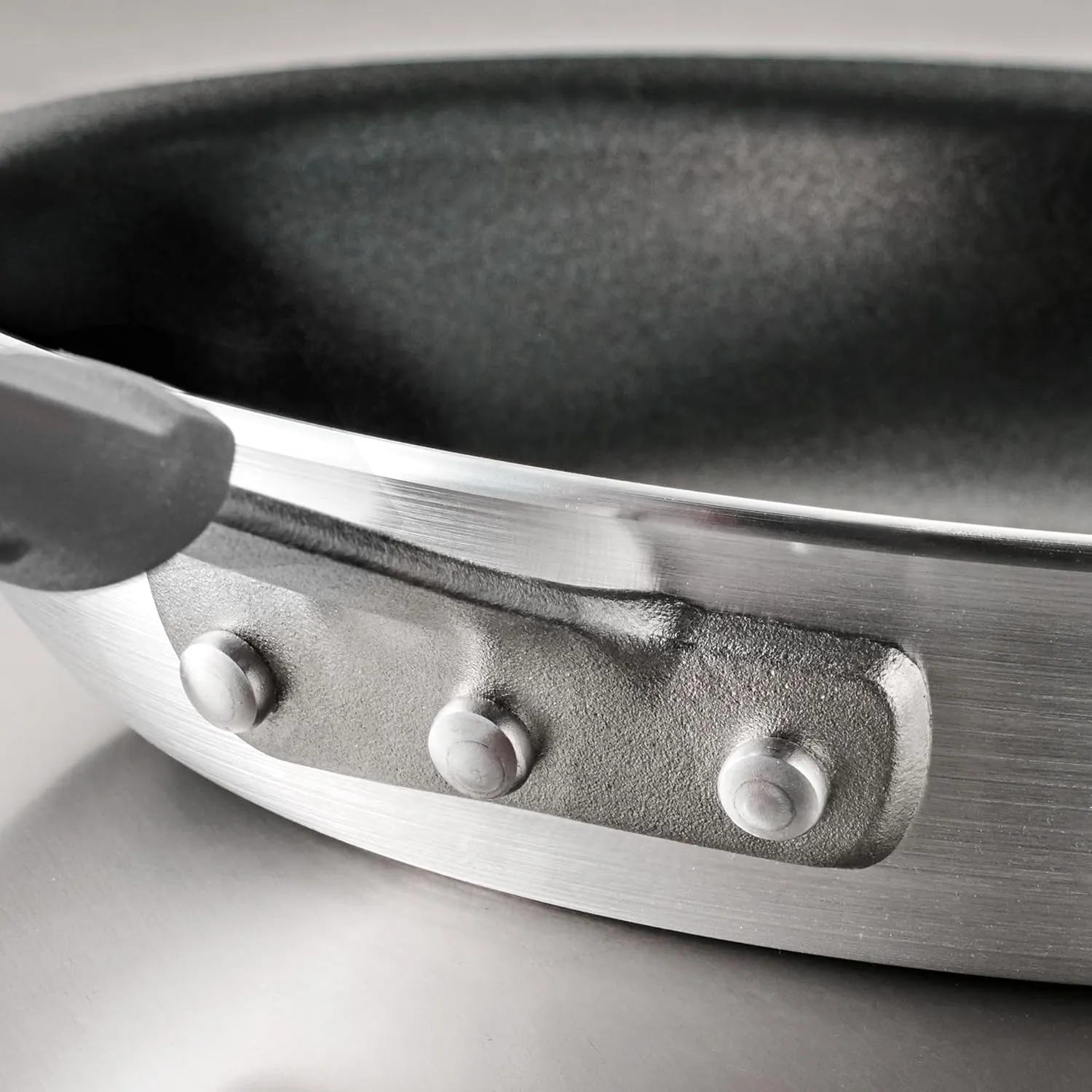 Tramontina Professional 14-Inch Non Stick Extra Large Frying Pan, Heavy-Gauge Aluminum Skillet with Reinforced Nonstick Coating, Gray Handle, Dishwasher and Oven Safe
