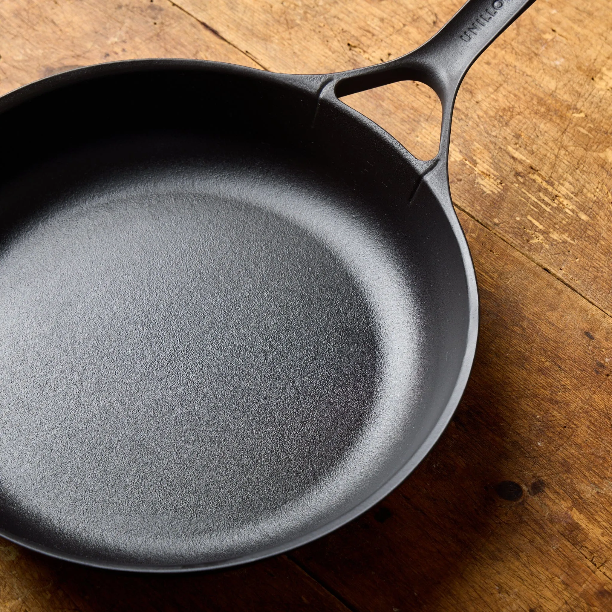 Unilloy Classic Lightweight Cast-Iron Skillet