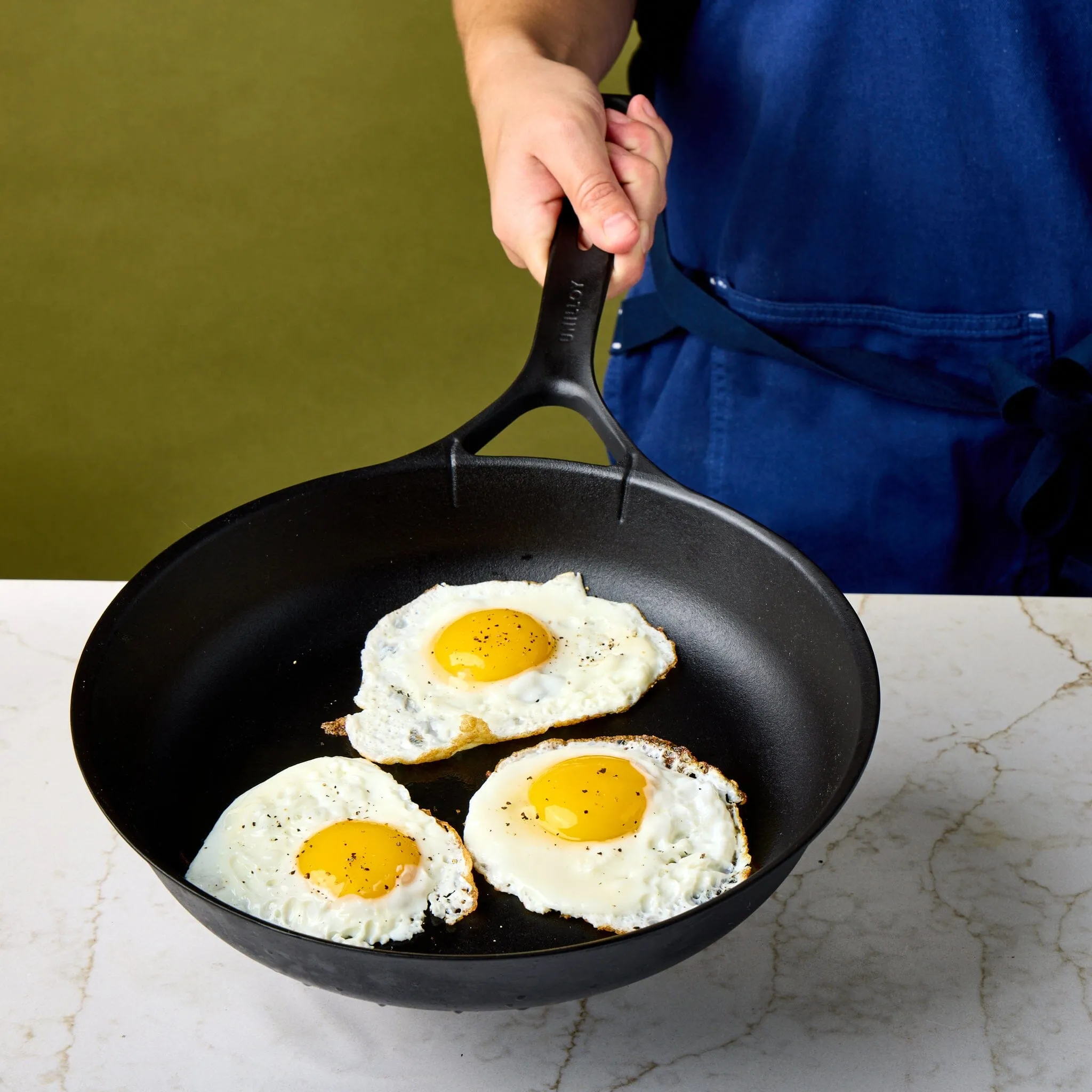Unilloy Classic Lightweight Cast-Iron Skillet
