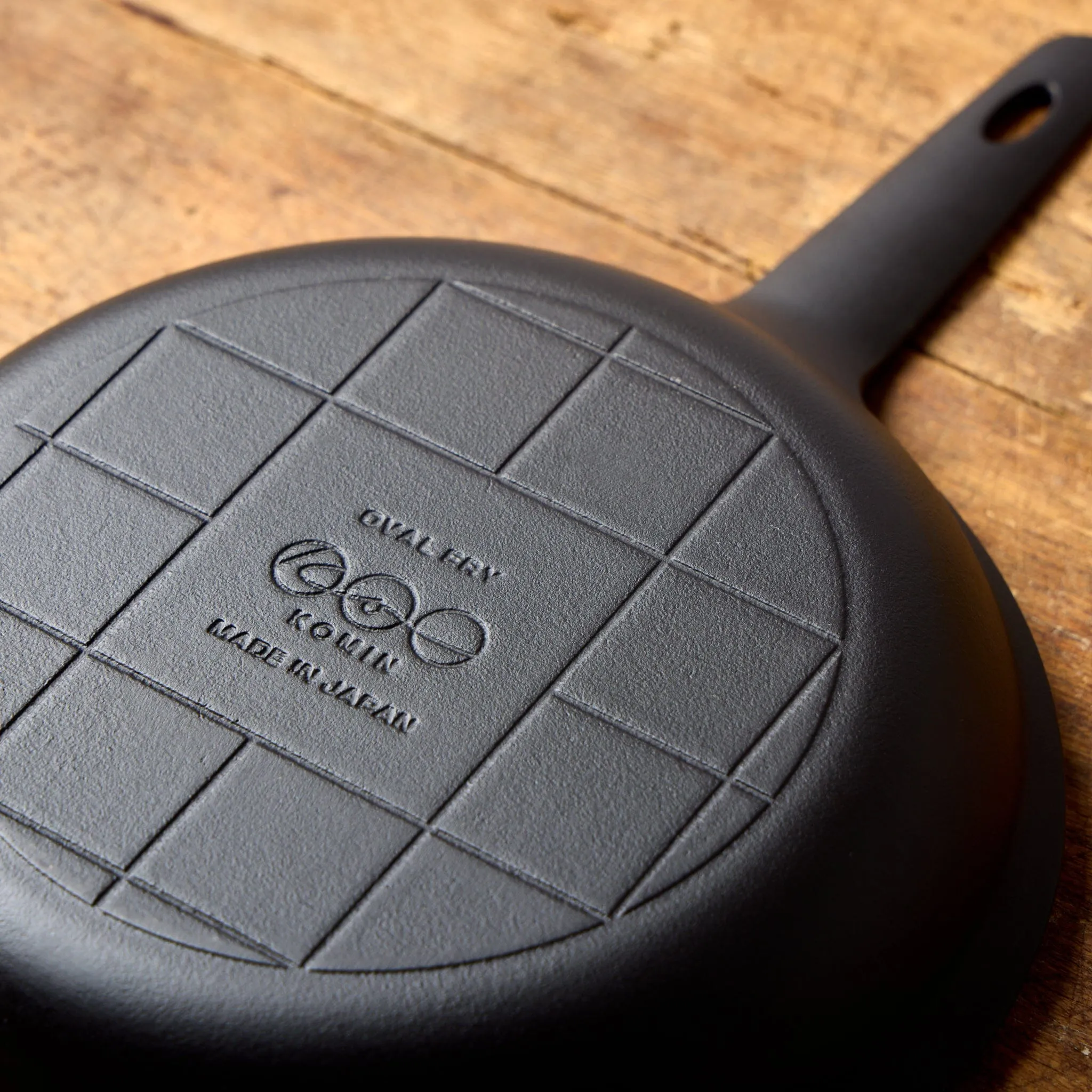 Unilloy Signature Lightweight Cast-Iron Skillet