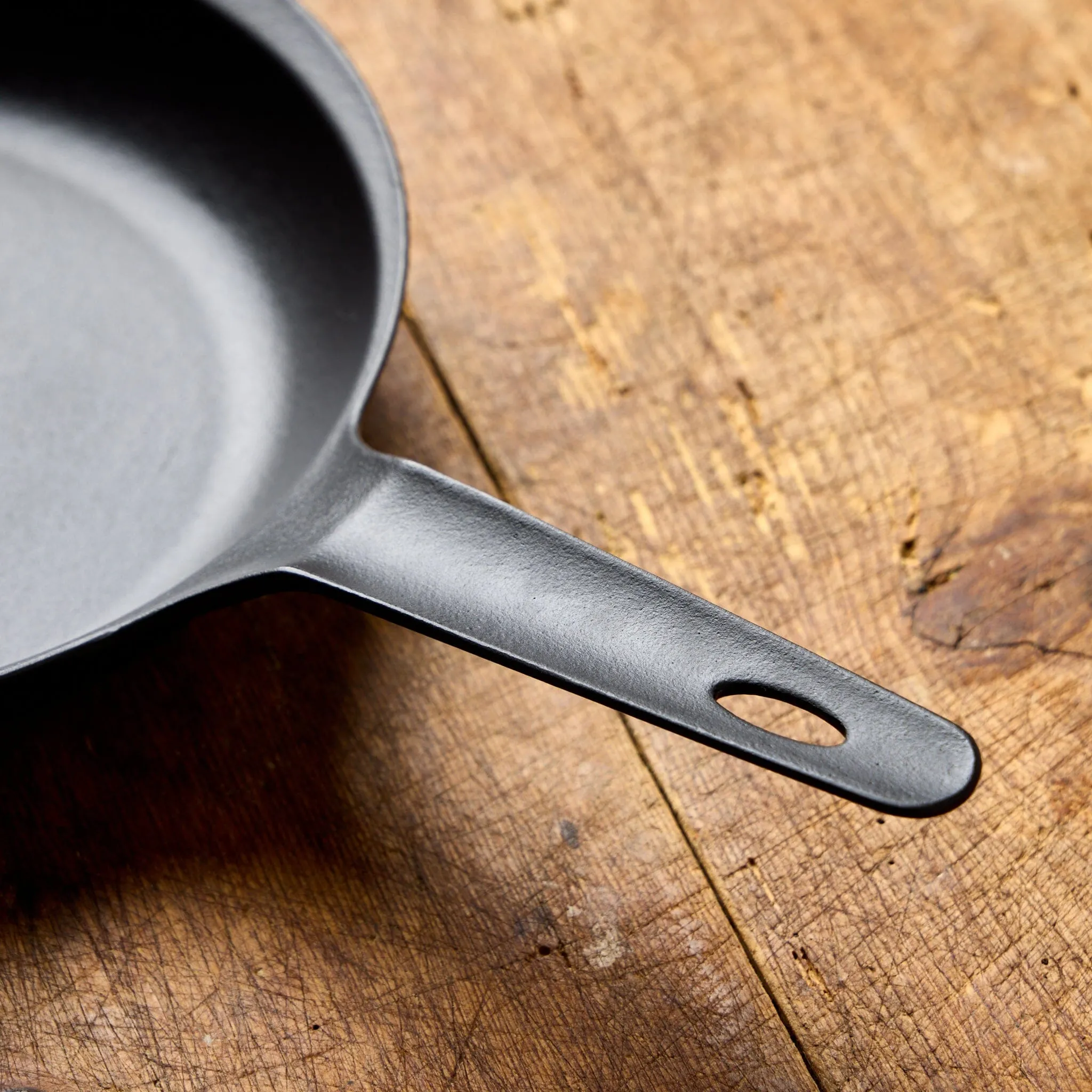 Unilloy Signature Lightweight Cast-Iron Skillet