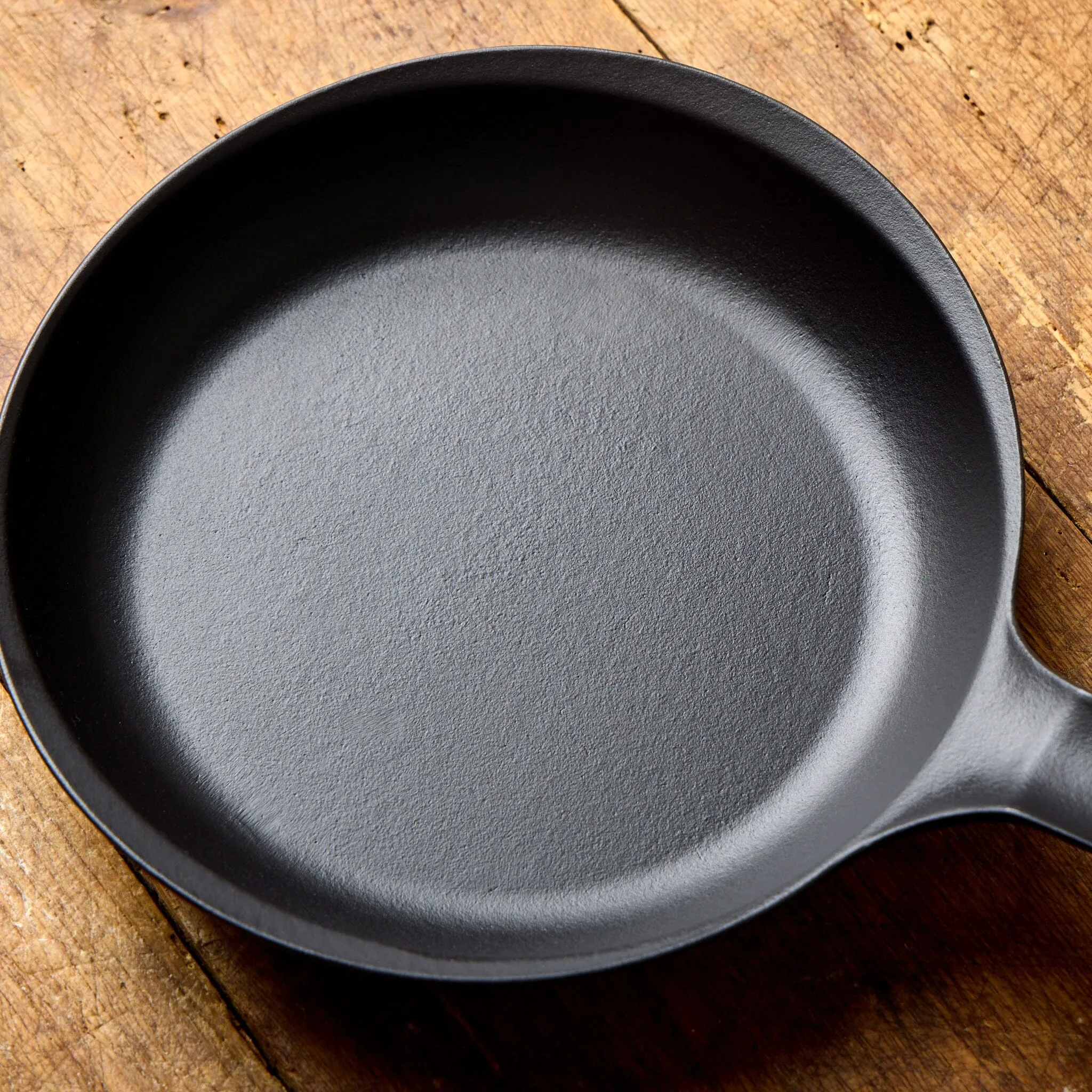 Unilloy Signature Lightweight Cast-Iron Skillet