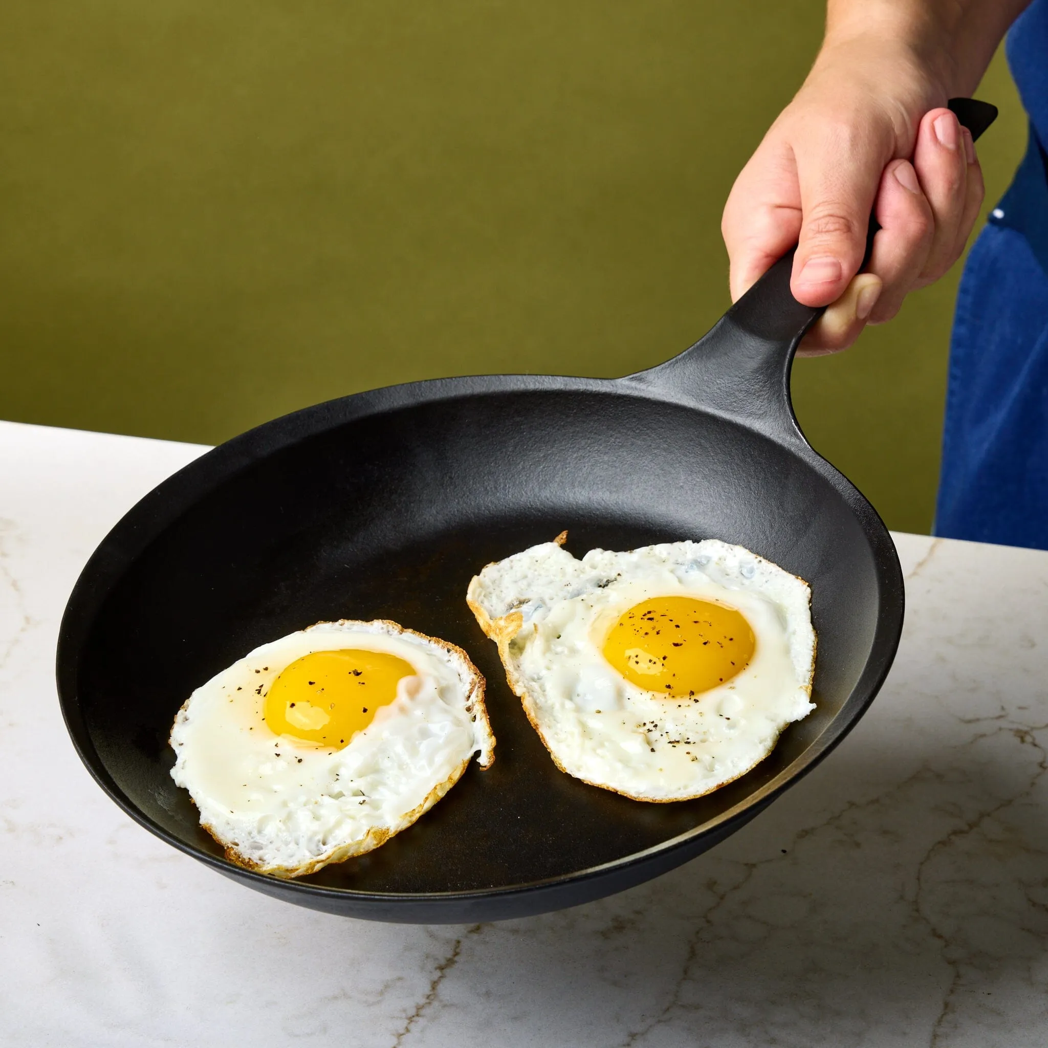 Unilloy Signature Lightweight Cast-Iron Skillet