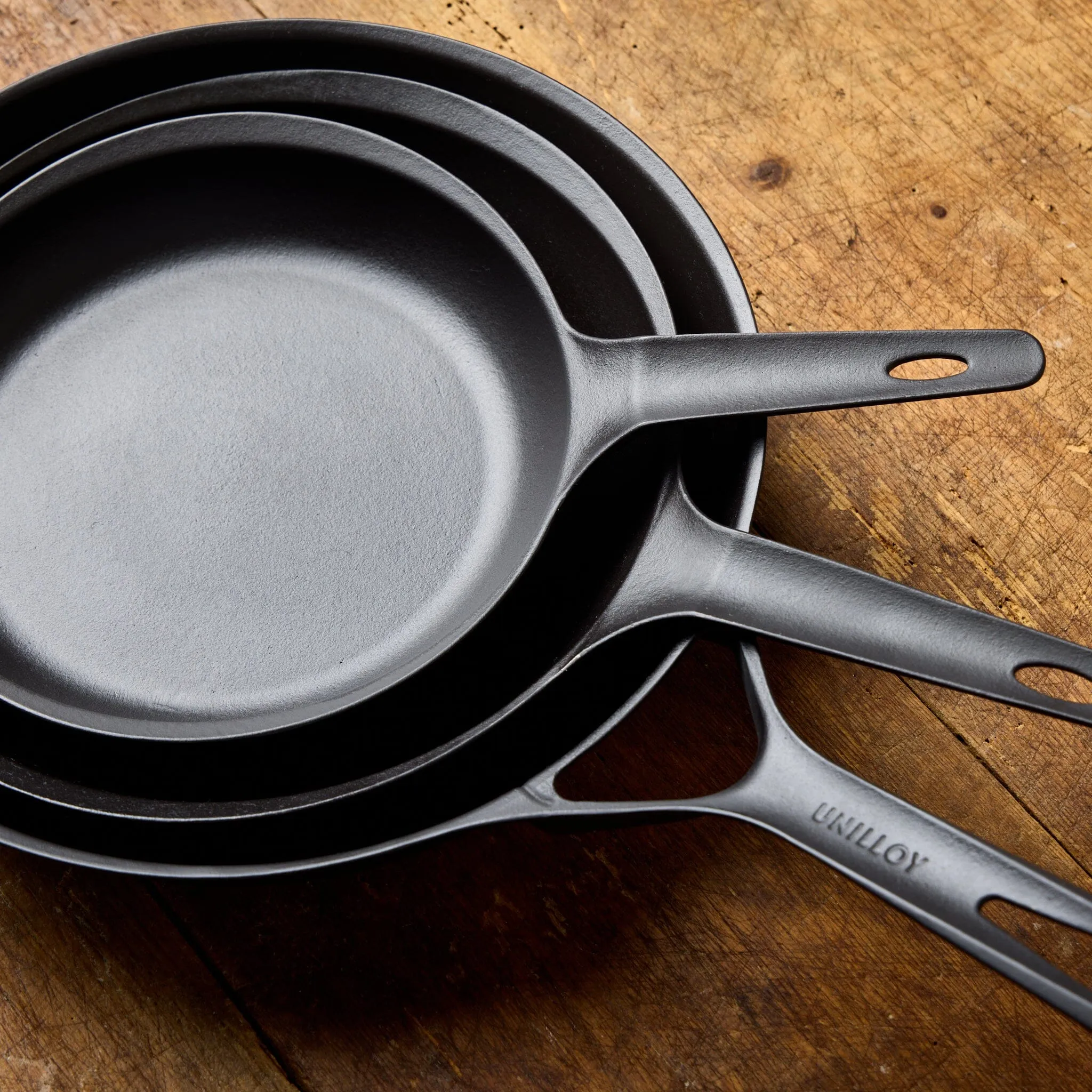 Unilloy Signature Lightweight Cast-Iron Skillet